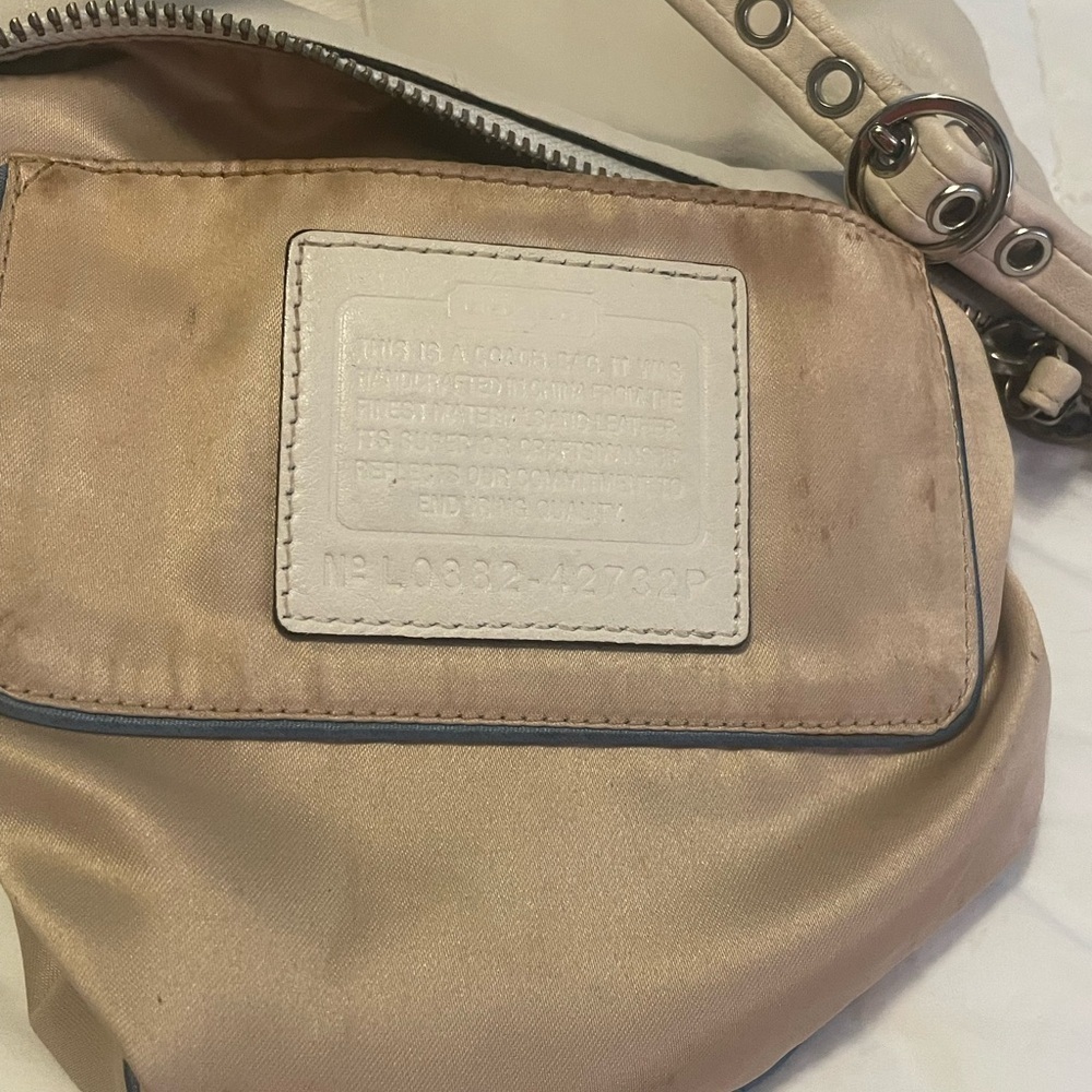 Cream Coach bag with rare OP Art silver nickel metal bag charm hang tag. - Picture 6 of 13